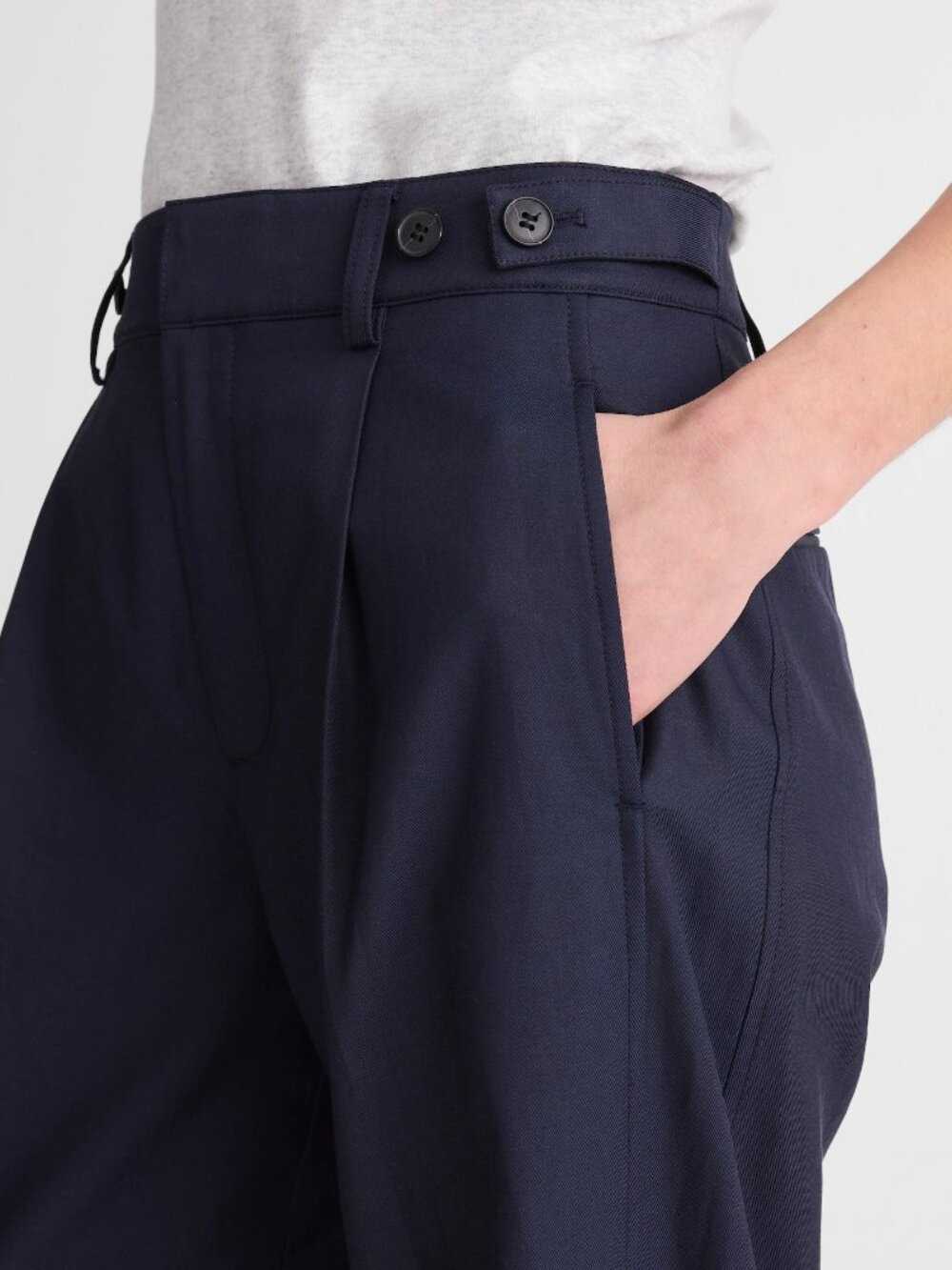 Madewell The Barrel-Leg Pant in Drapey Twill Classic Navy - Picture 3 of 5